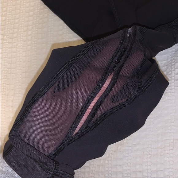 Black Lululemon leggings with mesh - Picture 2 of 12